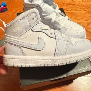 Jordan 1 mid NEW White and light blue  Mid-Top Sneakers